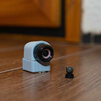 Peut-on accéder aux images capturées par une caméra espion à distance ?