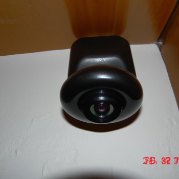 Est-il possible d'utiliser un chargeur à caméra espion pour surveiller une pièce ou une zone spécifique ?