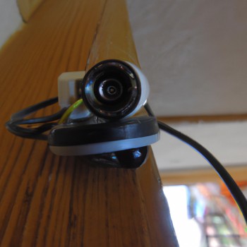 Est-il possible de connecter le chargeur à caméra espion à d'autres appareils ?