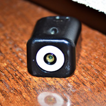 Quelle est la différence entre un bouton de chemise espion et une caméra sans fil ?